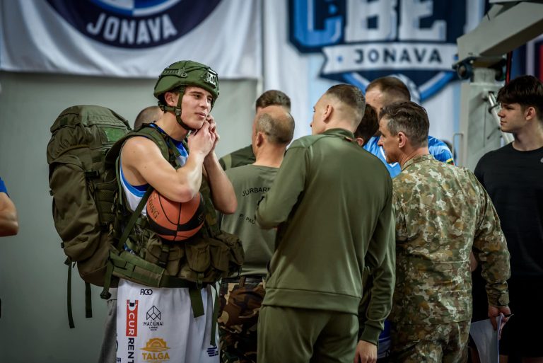Kariuomenės diena krepšinio aikštėje: LKL ir NKL klubų akistata, kariškos rungtys ir sporte pasižymėjusių karių apdovanojimas
