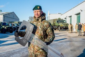  Lietuvos kariuomenę pasiekė visureigiai „Mercedes-Benz“ G 350 d