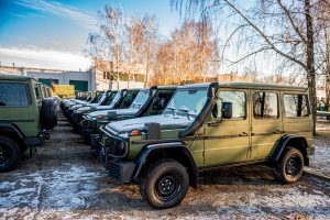  Lietuvos kariuomenę pasiekė visureigiai „Mercedes-Benz“ G 350 d