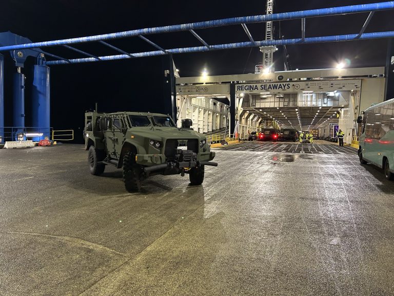  Baigtas pirmasis JLTV įsigijimo etapas: į Lietuvą pristatyti visi šarvuoti visureigiai
