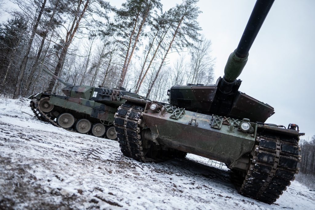 Pirmieji Lietuvoje suremontuoti tankai „Leopard 2“ netrukus pasieks Ukrainą