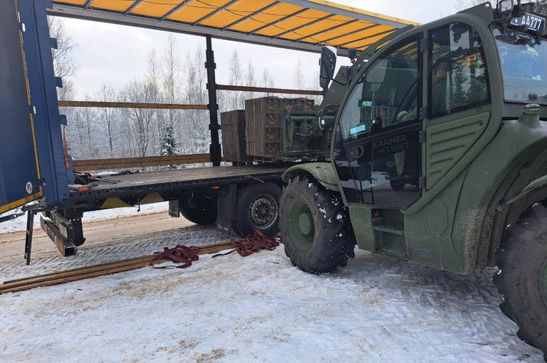 Lietuva perdavė Ukrainai naują karinės paramos krovinį