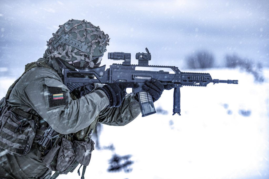 Apklausa parodė: pasitikėjimas Lietuvos kariuomene auga, daugėja pritariančių visuotiniam šaukimui, tvirtai remiama Ukrainos narystė NATO