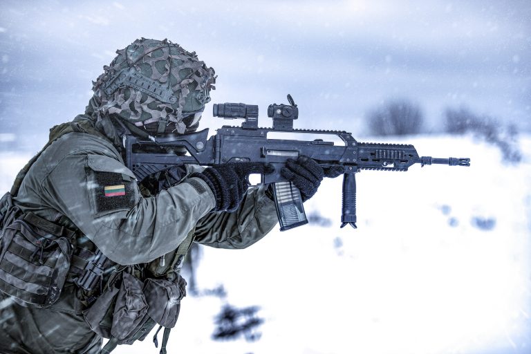 Apklausa parodė: pasitikėjimas Lietuvos kariuomene auga, daugėja pritariančių visuotiniam šaukimui, tvirtai remiama Ukrainos narystė NATO