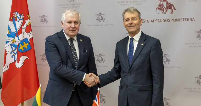 Ministras A. Anušauskas su Jungtinės Karalystės ambasadoriumi aptarė Baltijos šalių gynybos liniją