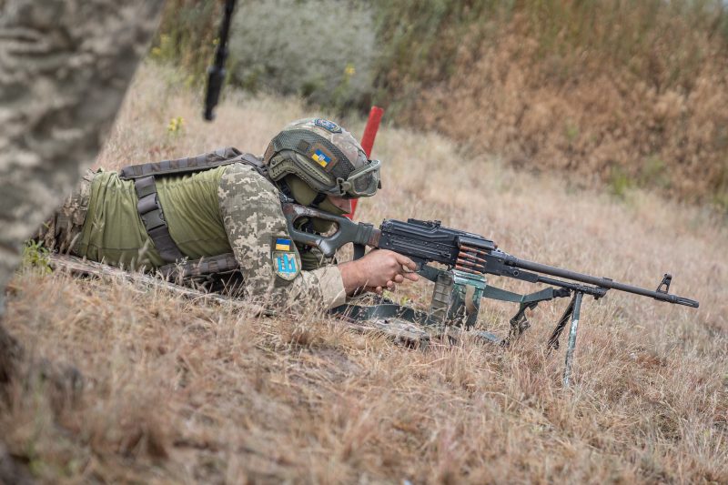 Kartu iki pergalės: Lietuvos gyventojai tvirtai palaiko karinės paramos Ukrainai teikimą