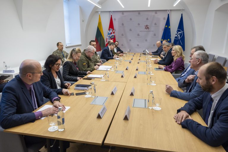 A. Anušauskas susitikime su gynybos pramonės atstovais: mus vienija vienas klausimas – kaip prisidėti prie nacionalinio saugumo ir gynybos stiprinimo