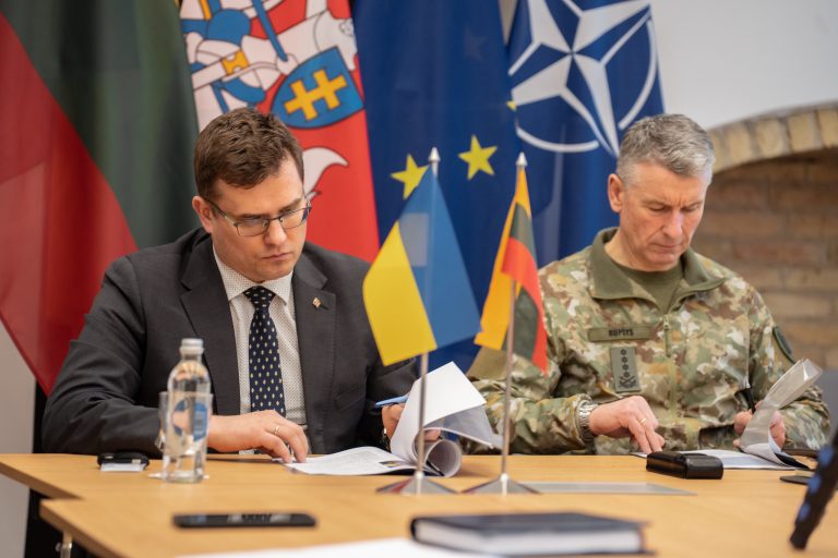 Krašto apsaugos ministras L. Kasčiūnas kalbėjosi su Ukrainos gynybos ministru R. Umerovu