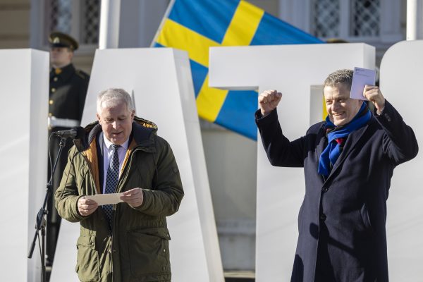  Prie Krašto apsaugos ministerijos iškilmingai iškelta Švedijos vėliava