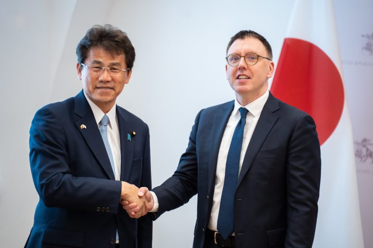 Susitikime su Japonijos gynybos viceministru – įžvalgos apie saugumo iššūkius ir bendradarbiavimo galimybių paieška