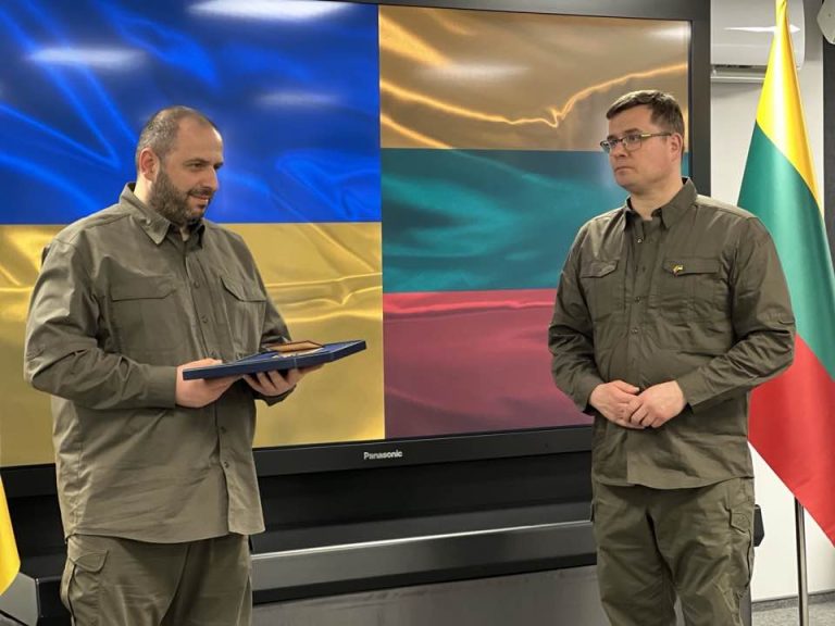 Krašto apsaugos ministras L. Kasčiūnas Kyjive susitiko su kolega iš Ukrainos R. Umerovu