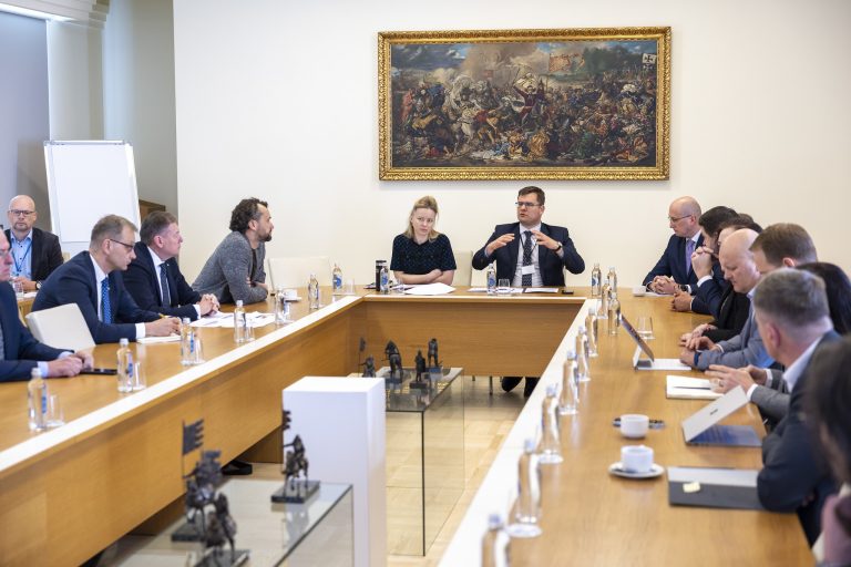 Krašto apsaugos ministras L. Kasčiūnas susitiko su Lietuvos pramonės asociacijų atstovais