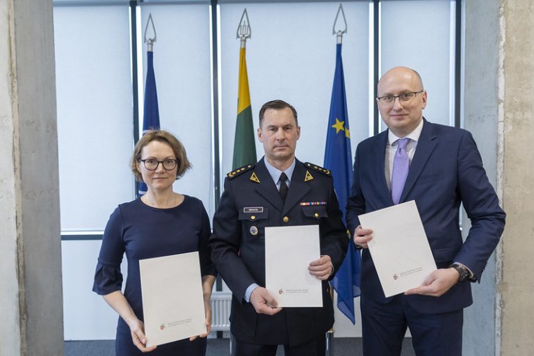 Gynybos inovacijų plėtrai stiprinti pasirašytas trišalis memorandumas