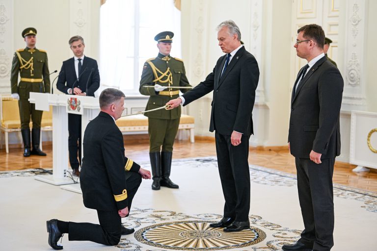 Prezidentas suteikė generolo laipsnius dviem Lietuvos kariuomenės karininkams