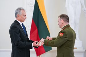  Prezidentas suteikė generolo laipsnius dviem Lietuvos kariuomenės karininkams