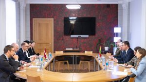  Lietuvos ir Latvijos krašto apsaugos ministrai sutarė stiprinti partnerystę gynybos srityje