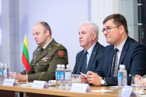 Lietuvos ir Latvijos krašto apsaugos ministrai sutarė stiprinti partnerystę gynybos srityje