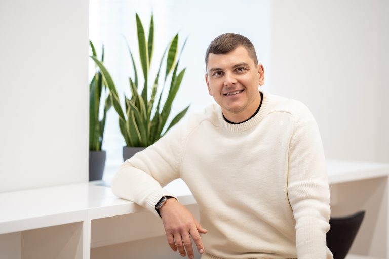Rolandas Mackevičius apie pilietiškumą: nuo to pasikraunu, kaip anksčiau pasikraudavau nuo pomėgio šokiruoti žmones