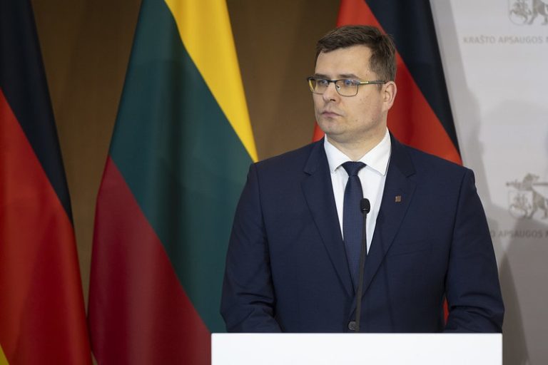 Lietuvos ir Švedijos gynybos ministrai pakomentavo incidentą Baltijos jūroje