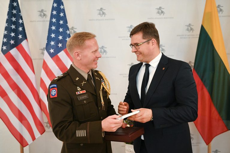 Akredituotas naujas JAV  gynybos atašė Lietuvai plk. ltn. Jesse Allgeyer