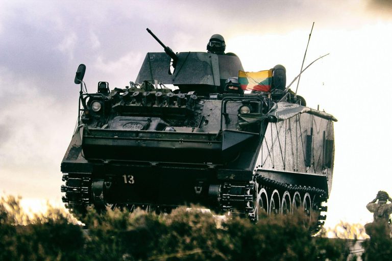 Ministrų kabinetas pritarė šarvuočių M113 perdavimui Ukrainai