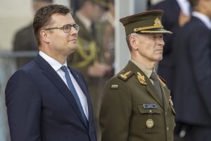  General Valdemaras Rupšys passed the colors to General Raimundas Vaikšnoras
