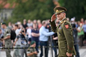  General Valdemaras Rupšys passed the colors to General Raimundas Vaikšnoras
