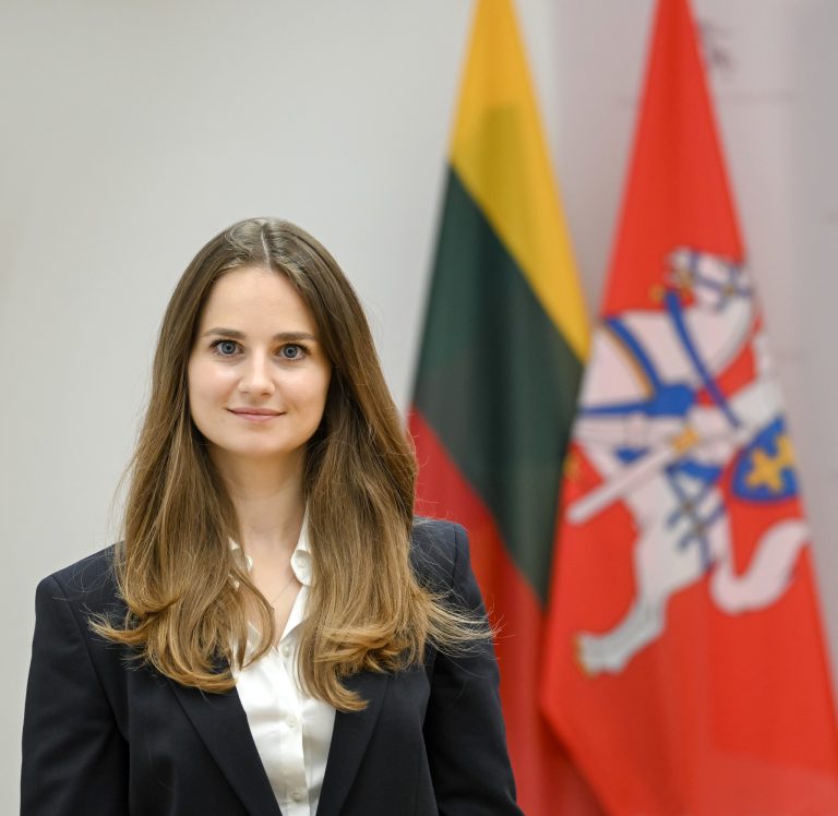 Krašto apsaugos ministerijos vadovybės pokyčiai: paskirta nauja viceministrė Kamilė Gogelienė