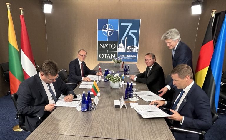 Krašto apsaugos ministras pasirašė ketinimų protokolą dėl bendro jūrinių minų pirkimo