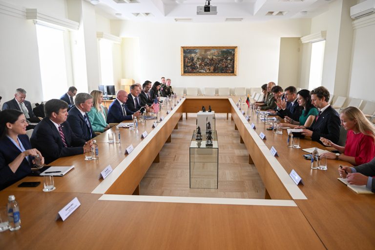 Susitikime su ministru L. Kasčiūnu JAV Kongreso delegacija pabrėžė įsipareigojimus Europos saugumo užtikrinimui
