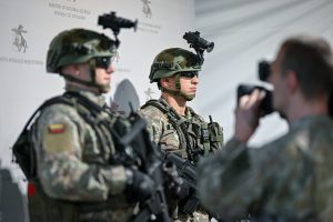  Ministras L. Kasčiūnas: moderniai aprūpintas karys – pasirengusios ir modernios kariuomenės pamatas