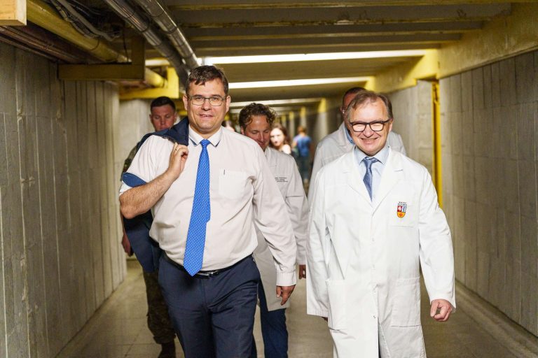 Krašto apsaugos ministras L. Kaščiūnas Kauno klinikose: svarbu pasiruošti galimiems iššūkiams