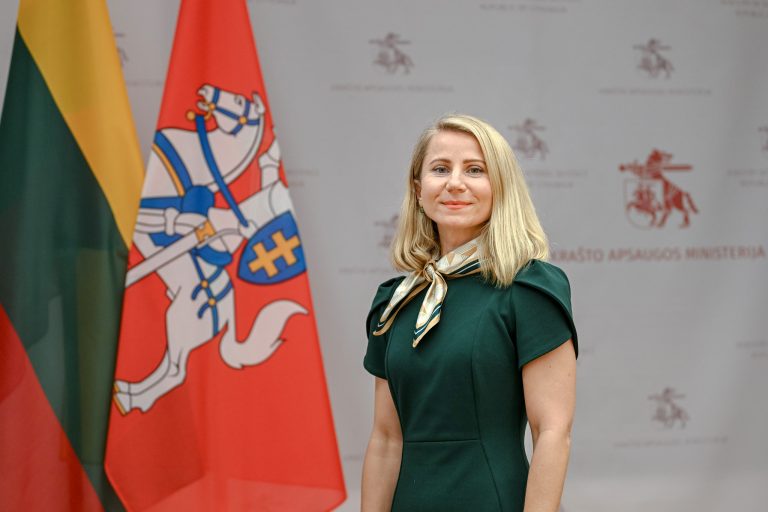 Darbą pradeda nauja krašto apsaugos viceministrė Monika Koroliovienė
