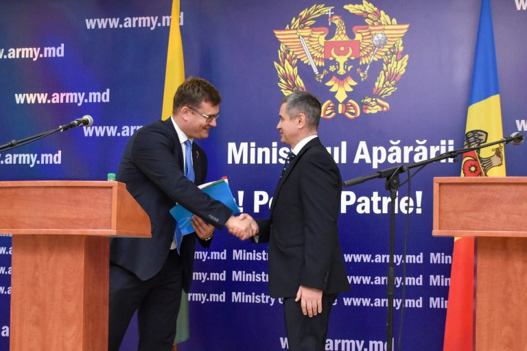 Moldovai perduoti Lietuvos kariuomenės termoviziniai taikikliai