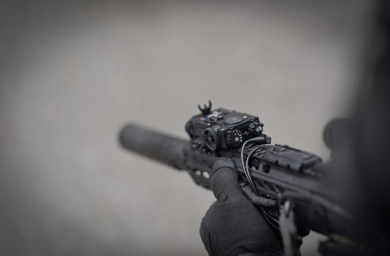 Lietuvos kariuomenei – artimos kovos lazeriniai taikikliai BROLIS LP5X