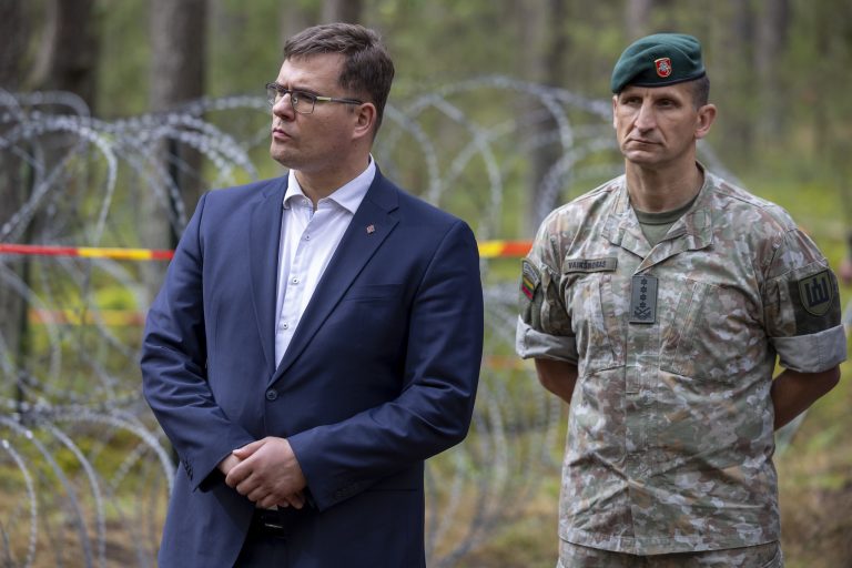 Poligone pristatyti inžinerinės kliūties elementai ir inžinerinių priemonių parkas