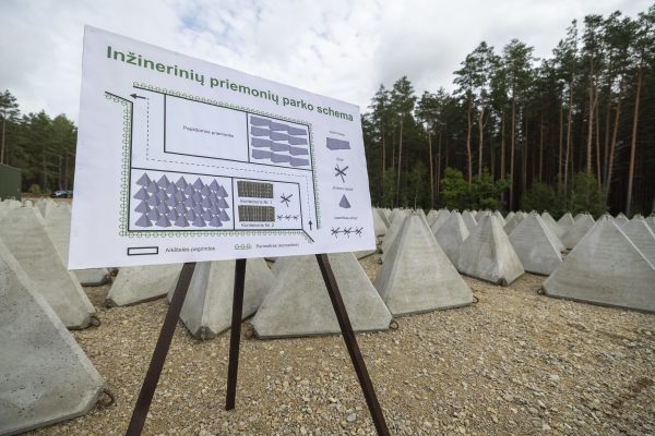  Poligone pristatyti inžinerinės kliūties elementai ir inžinerinių priemonių parkas