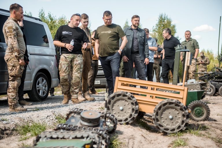  Minister of National Defence L. Kasčiūnas toured fortifications and drone training centre in Ukraine  