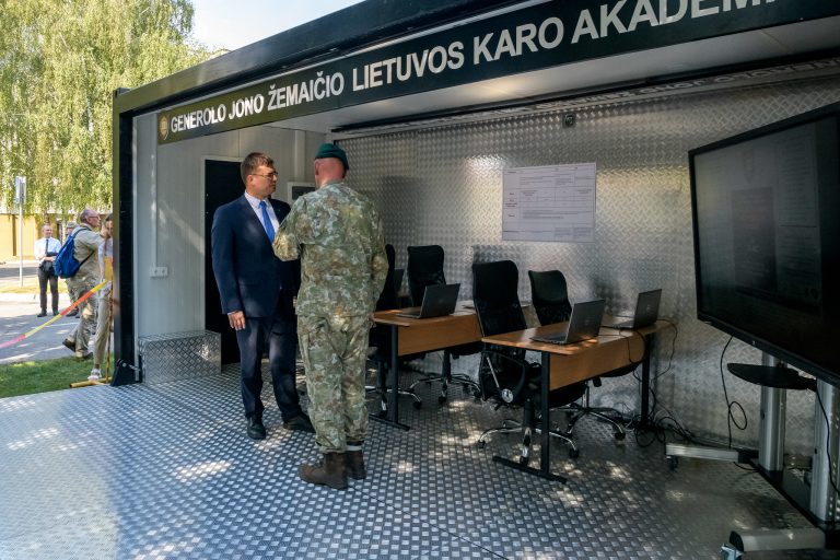  Karo akademijoje atidarytas Bepiločių orlaivių kompetencijų centras
