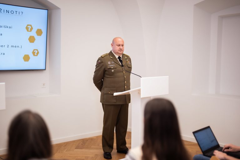  Į komendantūras užsirašė 6 tūkst. žmonių, prasideda mokymai