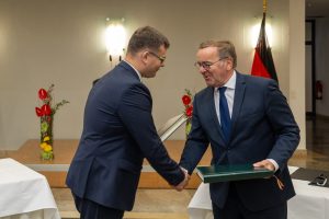  Krašto apsaugos ministras L. Kasčiūnas Berlyne pasirašė sutartį dėl Vokietijos brigados nuolatinio buvimo Lietuvoje