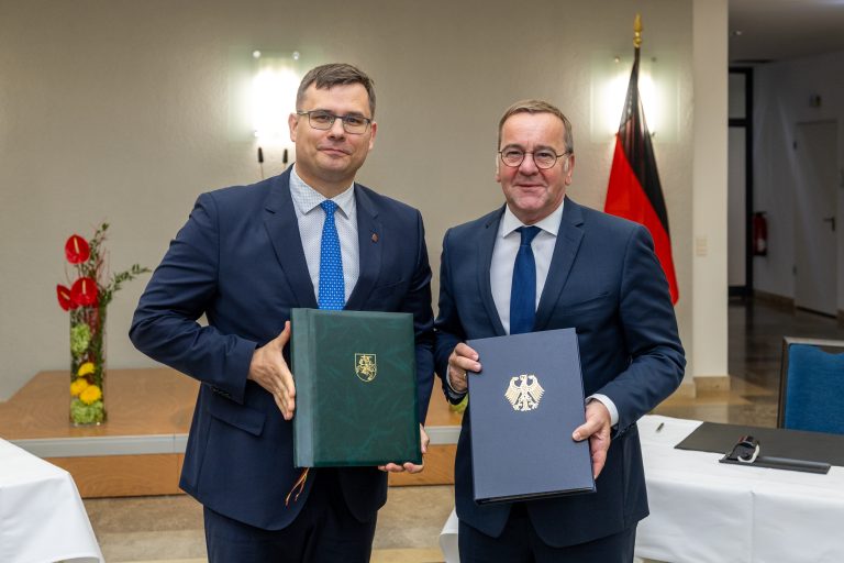 Šiandien Vyriausybėje vyks Vokietijos gynybos ministro B. Pistoriuso ir krašto apsaugos ministro L. Kasčiūno spaudos konferencija
