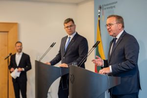  Krašto apsaugos ministras L. Kasčiūnas Berlyne pasirašė sutartį dėl Vokietijos brigados nuolatinio buvimo Lietuvoje