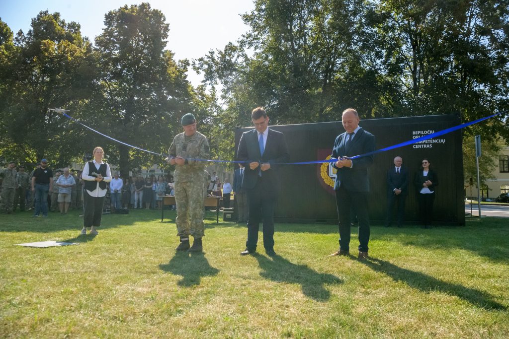 Karo akademijoje atidarytas Bepiločių orlaivių kompetencijų centras