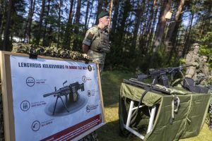  Dėl padidinto biudžeto gynybai anksčiau įsigyti modernūs belgiški kulkosvaidžiai FN MINIMI