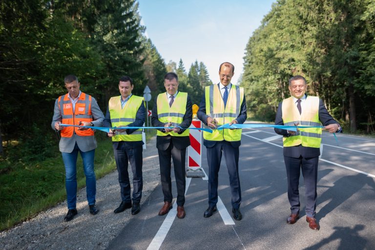 Atnaujintos dvi kelio atkarpos prie Rūdninkų karinio poligono
