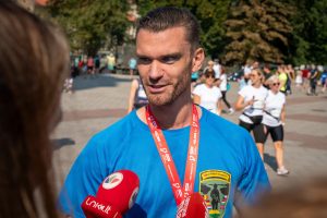  Nepajudinama vienybė: Vilniaus maratone bėgo 1 200 NATO karių