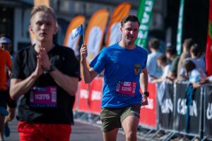  Nepajudinama vienybė: Vilniaus maratone bėgo 1 200 NATO karių