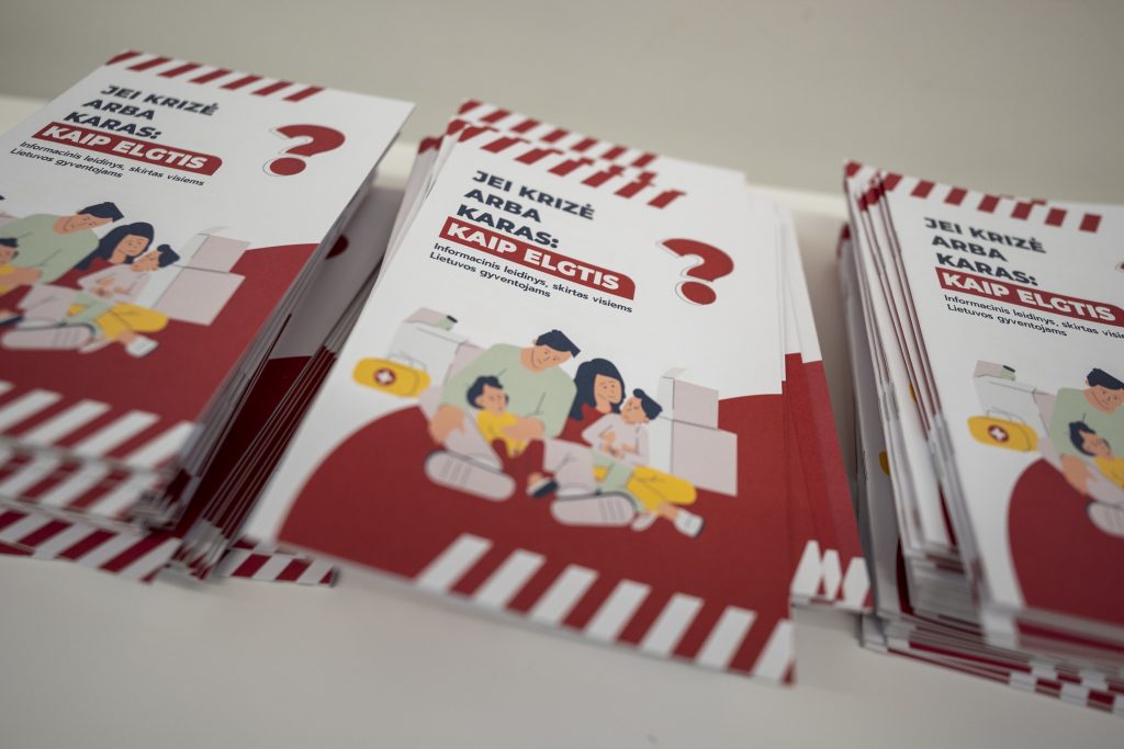 Jau greitai Lietuvos gyventojus pasieks informacinis leidinys „Jei krizė arba karas: kaip elgtis?“