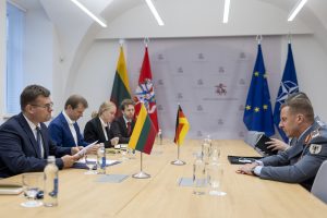  Į Lietuvą sugrįžo pirmasis NATO kovinės grupės Rukloje vadas, vadovaus Vokietijos brigadai